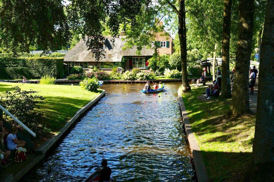 1 Hour Private open boat tour with local captain - What you will actually see: thatched roofs, bridges, and swans