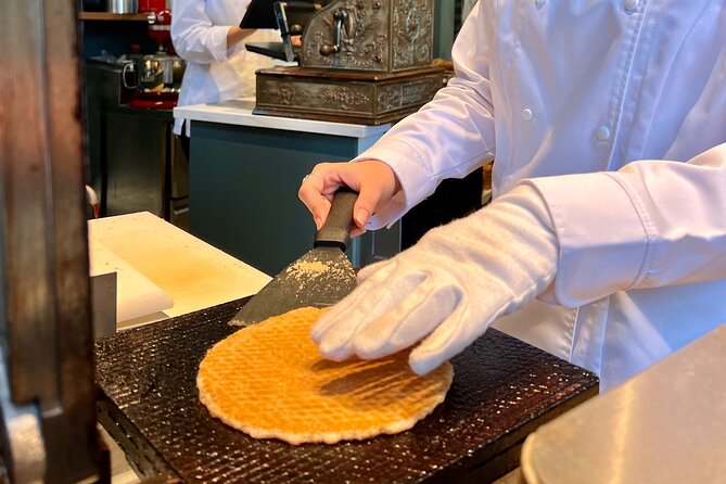 10 Tastes of Amsterdam: Food Tour by UNESCO Canals and Jordaan - Guides, pacing, and the small gotchas to plan for