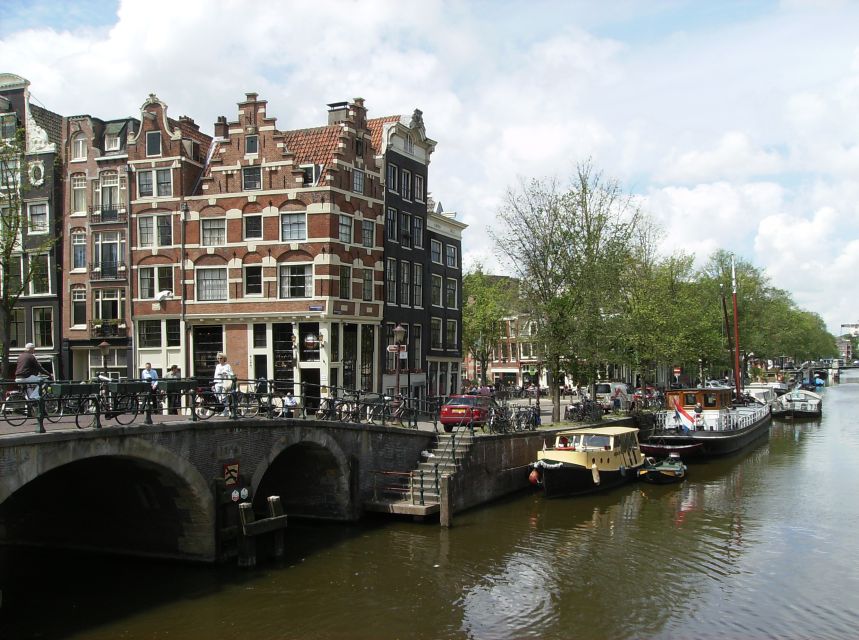 2.5-Hour Amsterdam Sightseeing Tour by Bike - Where you start matters, and Amsterdam center is specific