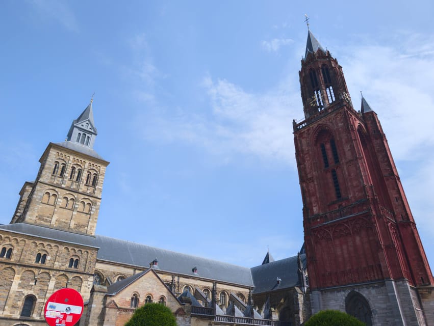 2H Walking Tour Maastricht - Helpoort: a dedicated stop that changes how you see the street