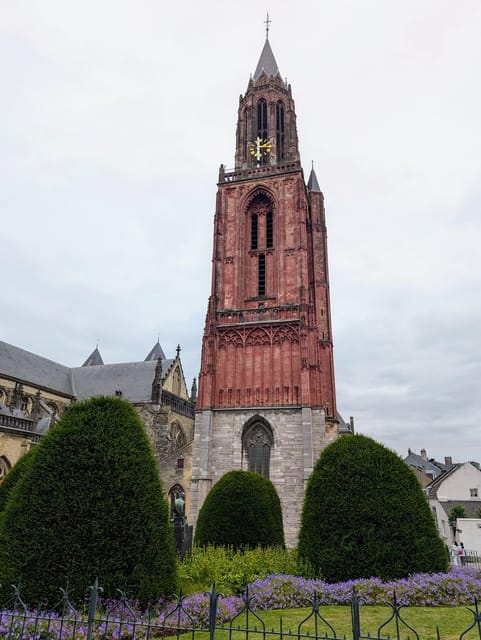 2H Walking Tour Maastricht - Getting your bearings at the Basilica of Our Lady