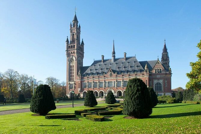 90 minutes Self Guided Walking Tour with puzzles in Den Haag - Start at Het Plein, then build your route through the Hague’s power center
