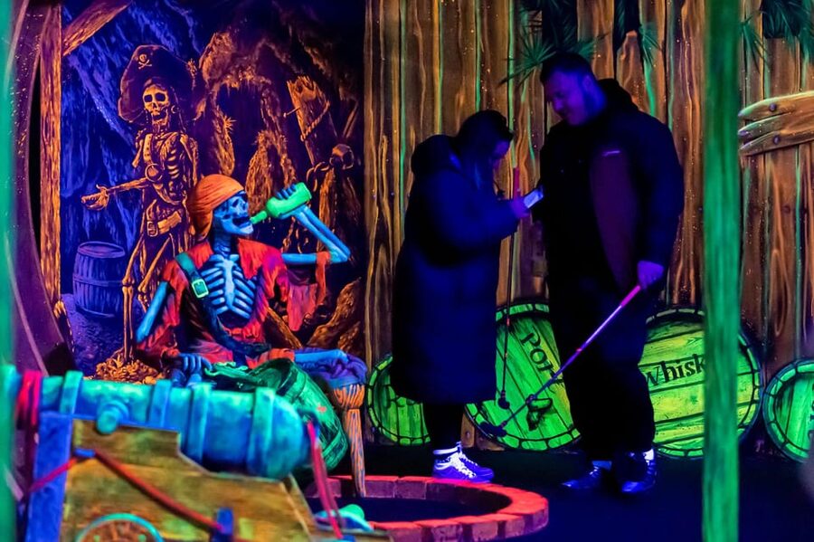 Aloha Amsterdam: 12-Hole Glow-in-the-Dark Mini-Golf - The Course Experience: What UV Lighting Changes About Mini Golf