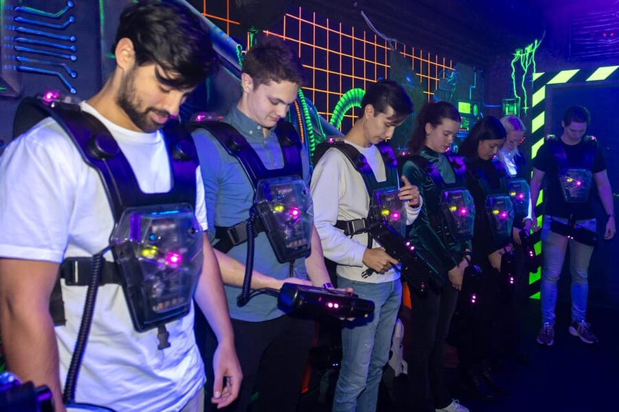 Aloha Amsterdam: Laser Tag Experience - Inside the UV jungle-bunker instruction room