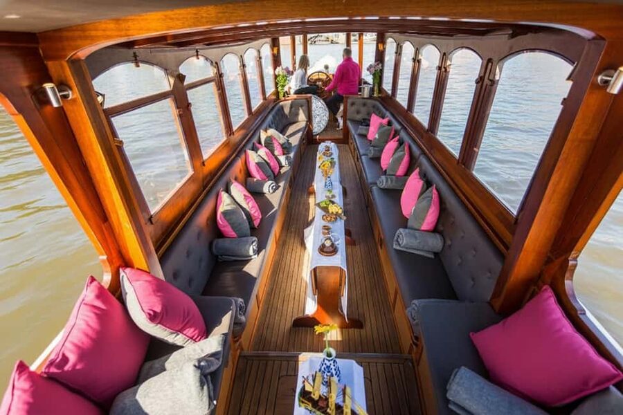 Amsterdam:1.5-Hour Canal Cruise local Guide, Drinks & Snacks - Who This Cruise Suits Best (and Who Might Want a Different Style)