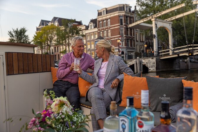 Amsterdam: 1-Hour Canal Cruise in the Evening - The boat setup, seating, and why fog matters for photos
