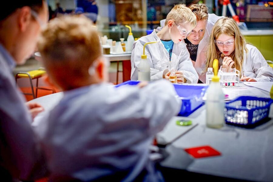 Amsterdam: 1-Hour Canal Cruise & NEMO Science Museum - Who this is best for