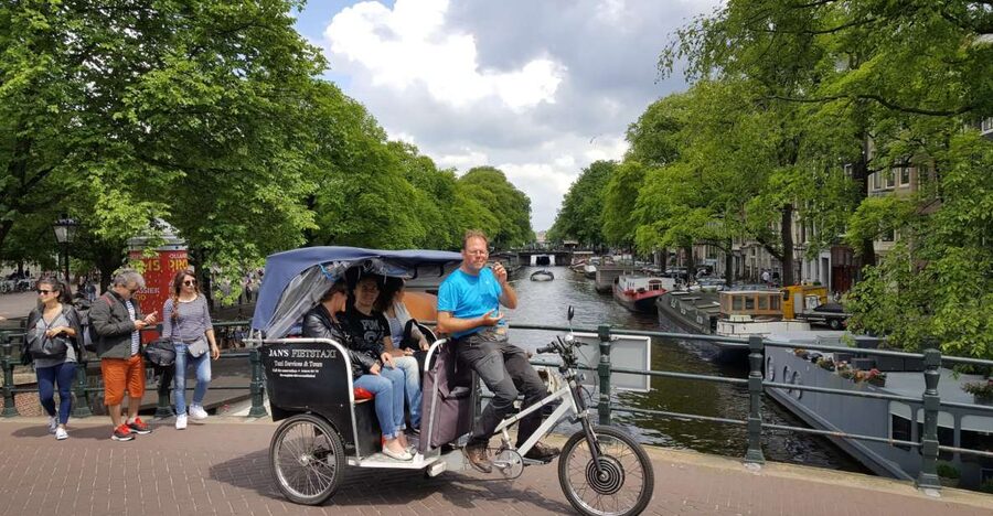 Amsterdam: 2-Hour Sightseeing Tour by Rickshaw - Why a bike-taxi rickshaw makes Amsterdam click in 2 hours
