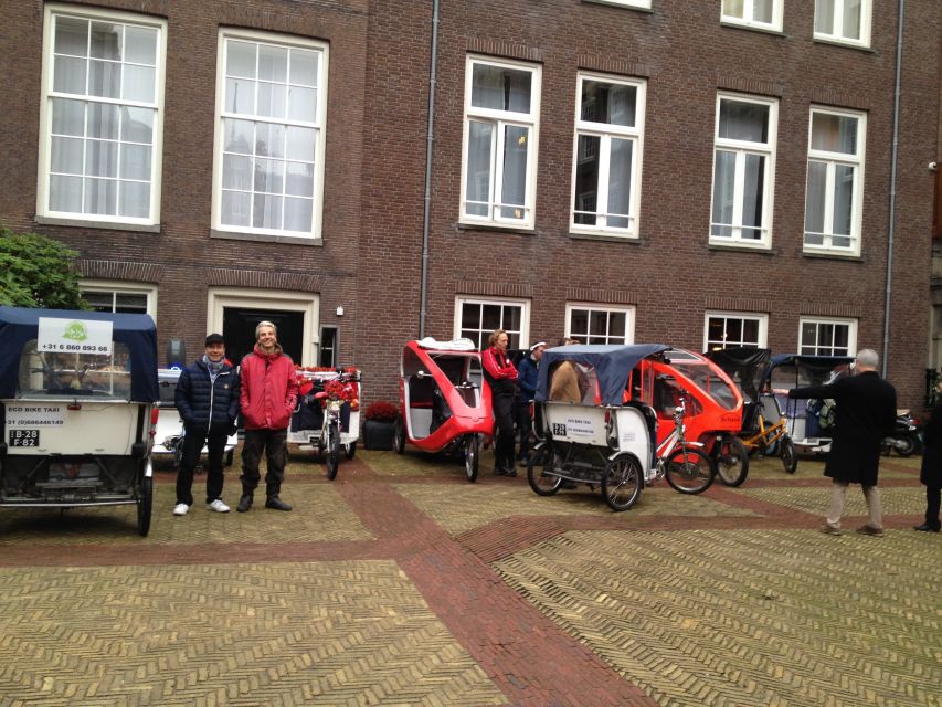 Amsterdam: 2-Hour Sightseeing Tour by Rickshaw - What your guide actually brings to the ride