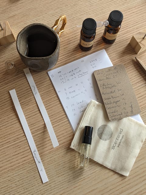 Amsterdam: 3-Hour Mindful Perfume-Making Workshop - Part 2: Perfume Basics and Guided Scent Discovery (Science for Real People)