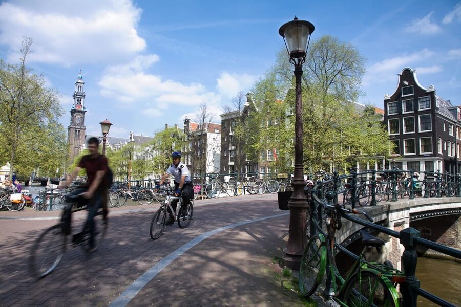 Amsterdam: 3-Hour Private Bike Tour of the City Center - Dam Square, Westerkerk, and the Anne Frank area from the saddle