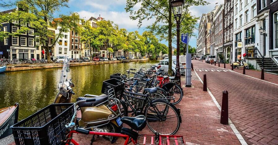 Amsterdam: 3-Hour Private Bike Tour of the City Center - Oosterdokskade pickup and getting the bike that fits