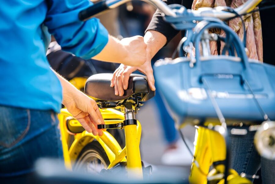 Amsterdam: 3h E-Bike Tour with break - The 3-hour loop: how you fit the classics and the off-route bits