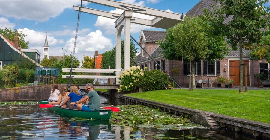 Amsterdam 5-Hour Guided Canoe Trip in the Wetlands - The island picnic stop: why food tastes better out there