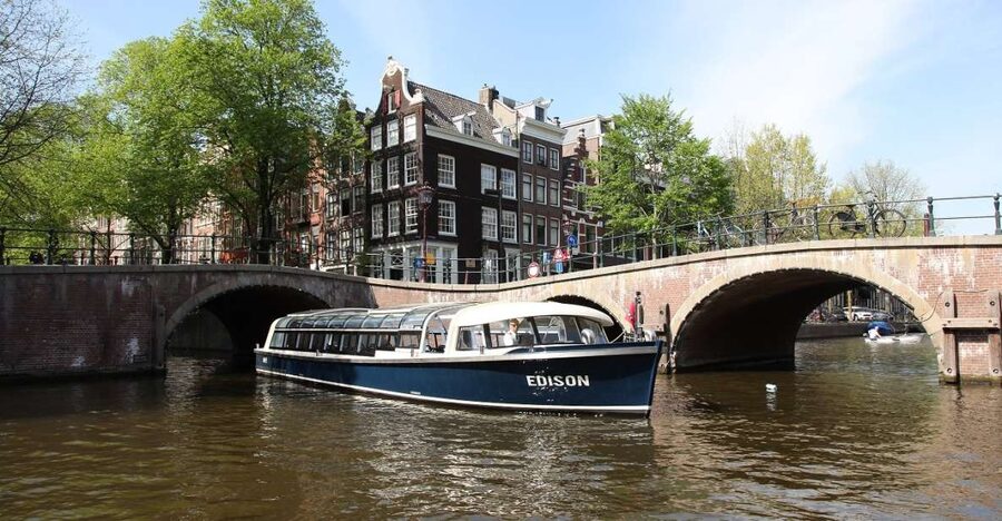 Amsterdam: 75 Minute City Canal Cruise with Audio Guide - How to get the best views even if the audio lags a bit