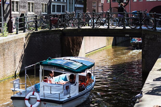 Amsterdam 90-min Private Canal Cruise with Live Guide and Drinks - Drinks, warmth, and the small factors that make you happy