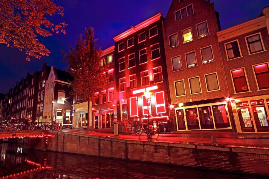 Amsterdam: After Dark Red Light District Tour - Why the Red Light District feels different after dark