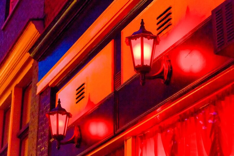 Amsterdam: After Dark Red Light District Tour - De Wallen’s rules, the street reality, and what the guide focuses on