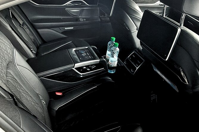 Amsterdam Airport & Non-Airport Private Transfer to City Center - The A/C Ride into the City Center: Comfort, privacy, and group logistics