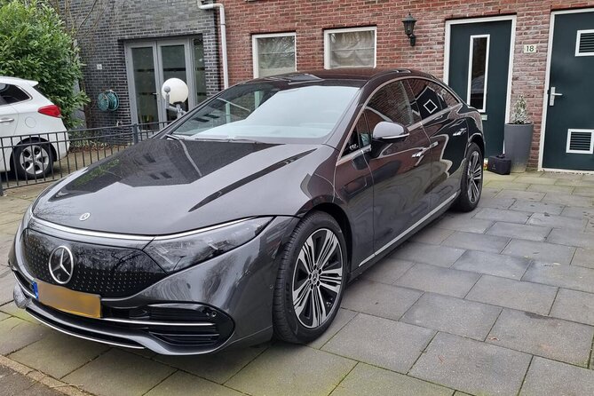 Amsterdam Airport & Non-Airport Private Transfer to City Center - Where Your Driver Meets You at Schiphol (AMS): Sign, gate, and the wait clock