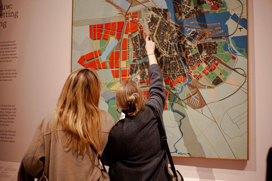 Amsterdam: Amsterdam Museum Entry Ticket - Entering smoothly, then using the audio tour to set your pace