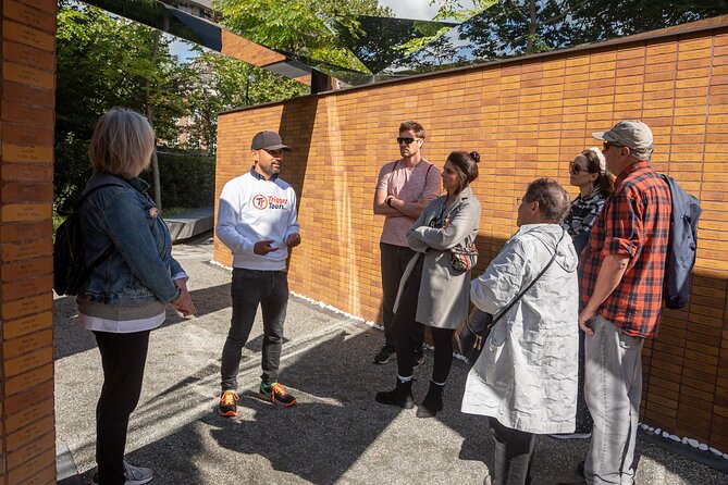 Amsterdam: Anne Frank and Jewish Quarter Walking Tour (TOP RATED) - De Plantage and the Spinoza Monument: from suffering back to place