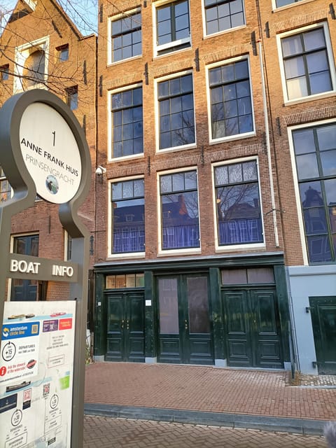 Amsterdam: Anne Frank Guided Small Group Walking Tour - de Silveren Spiegel and Blauwburgwal: Tracing a Former Community Through Canals