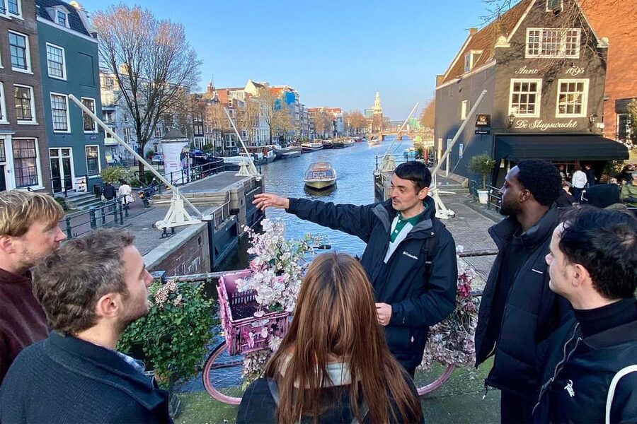 Amsterdam: Anne Frank Guided Small Group Walking Tour - Small-Group Comfort: Pace, Questions, and Listening in a Noisy City