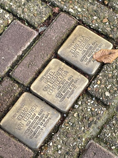 Amsterdam: Anne Frank's Last Walk & Visit the House in VR - How the guides use Anne’s diary quotes while you walk