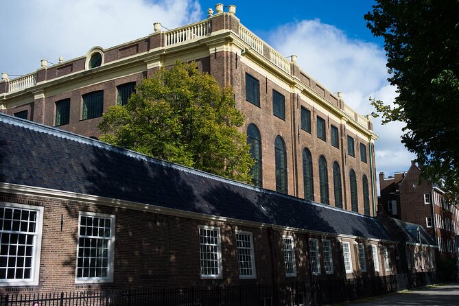 Amsterdam : Anne Frank Tour in EN/DE/IT/ES - Stop 1: The Waag, why the tour begins there