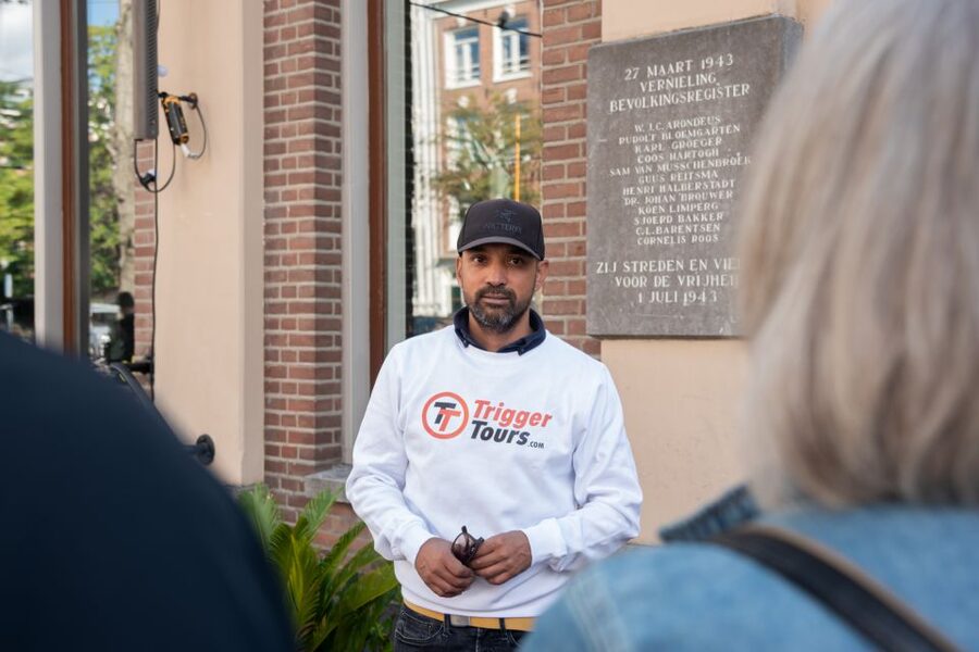 Amsterdam: Anne Frank Walking Tour - Jewish Quarter streets and the Jewish Historic Museum: where the story becomes specific