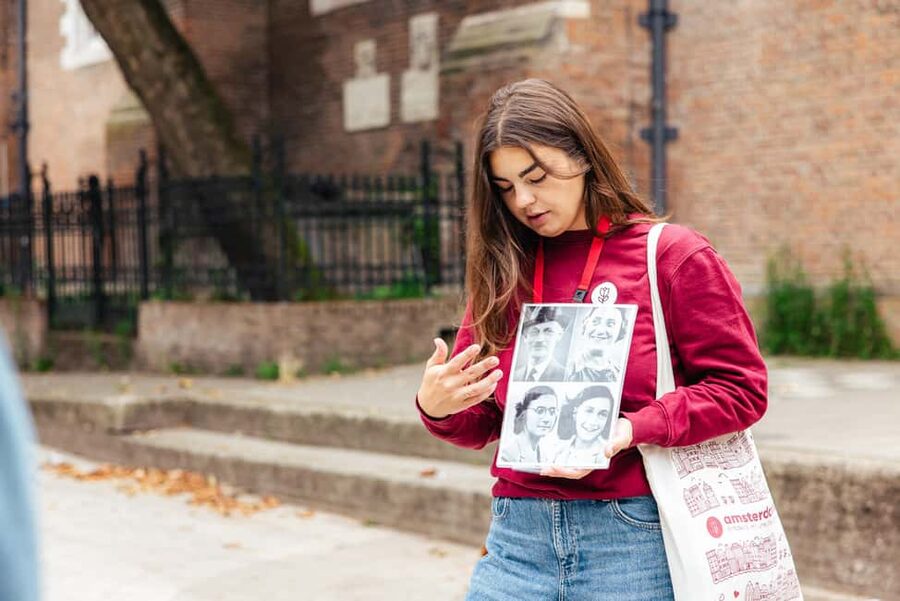 Amsterdam: Anne Frank Walking Tour - Guided in EN/DE/IT/ES - The Anne Frank diary passages: why the reading part changes the experience