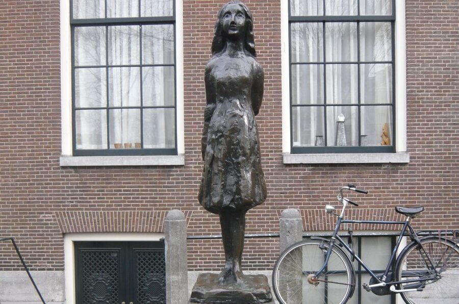 Amsterdam: Anne Frank Walking Tour - Starting at Waterlooplein: setting the WWII scene in the right neighborhood