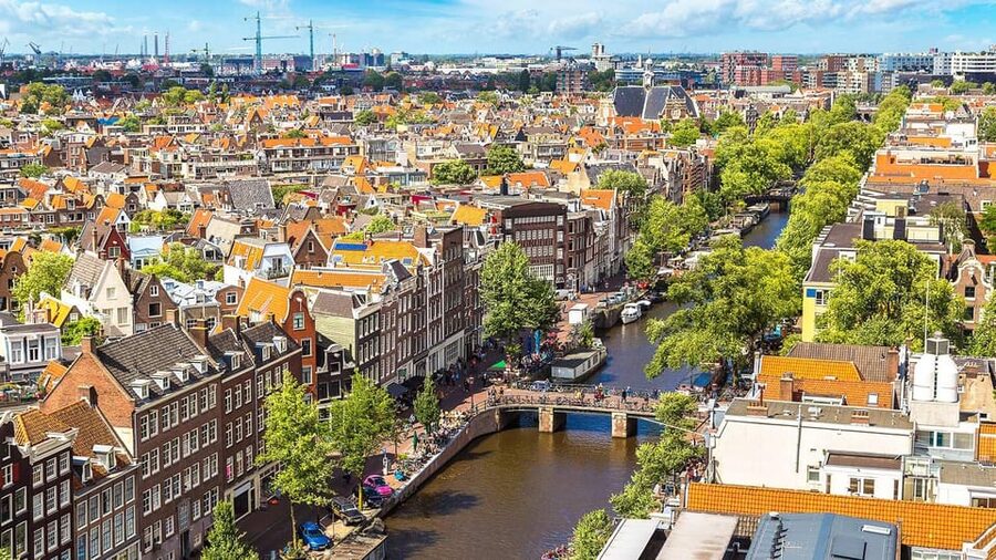 Amsterdam Audioguide - TravelMate app for your smartphone - The listening format: 35 audio stops, 105 minutes total