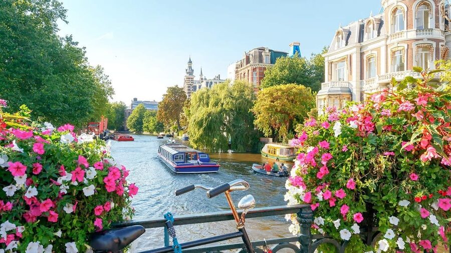 Amsterdam Audioguide - TravelMate app for your smartphone - Museums at Museumplein, Rijksmuseum, Stedelijk, and Van Gogh