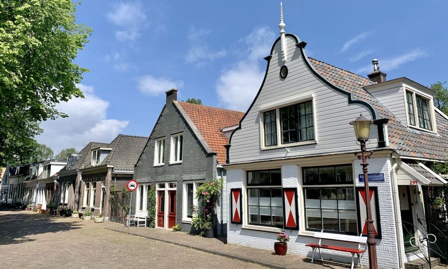 Amsterdam: Bike Tour (Noord) in German or English - Nieuwendammerdijk to Schellingwoude: finding the small-scale Amsterdam