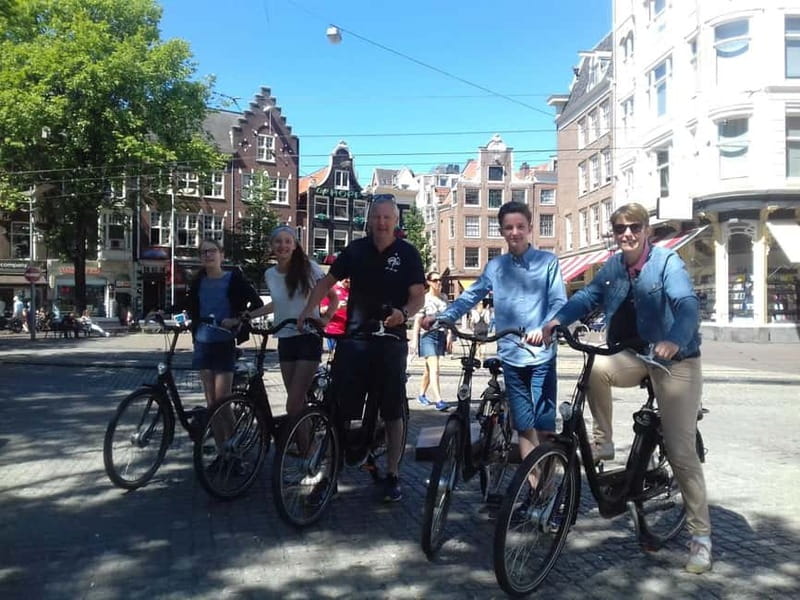 Amsterdam bike tour with a French-speaking guide local! - Key things you’ll notice right away