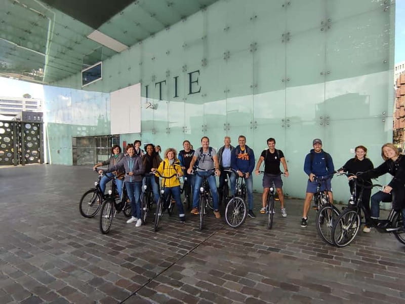 Amsterdam bike tour with a French-speaking guide local! - Group size: the difference between rushed and enjoyable