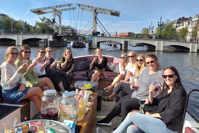 Amsterdam canal cruise in open boat – Guided tour - Price and value at $24.19 for an hour on the water