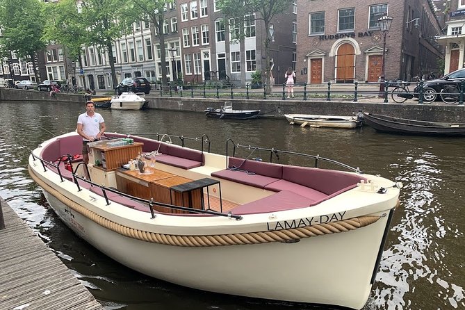 Amsterdam canal cruise in open boat – Guided tour - Heading up the Amstel and toward the Red Light District (with real context)