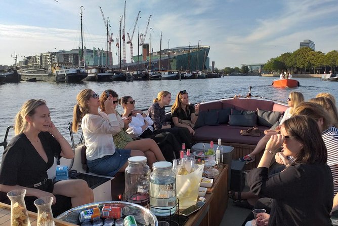 Amsterdam canal cruise in open boat – Guided tour - Getting to Stationsplein 17 and finding the boat without stress