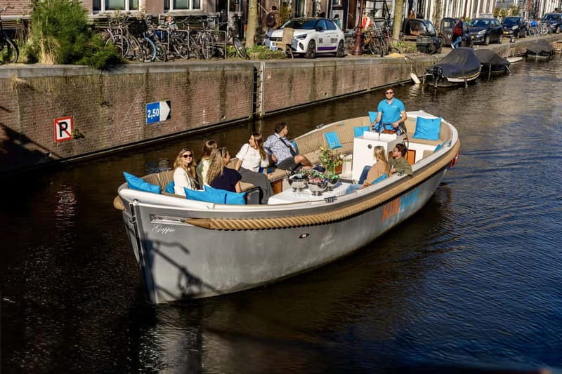 Amsterdam: Canal Cruise in Open Boat with Drink Option - What the Guides Do Well: Live Commentary That Actually Helps