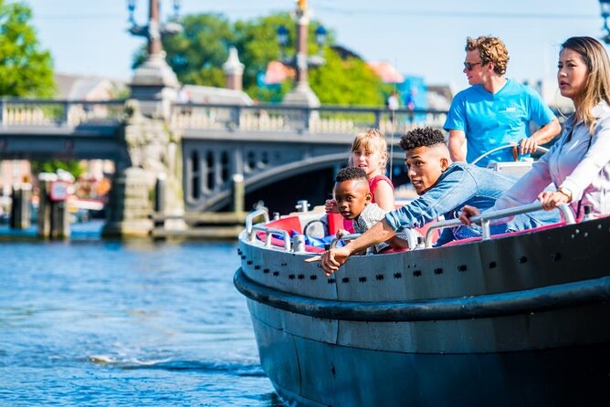 Amsterdam Canal Cruise in Open Boat with Unlimited Drinks Option - Guides, Captains, and the Storytelling Style You Might Get
