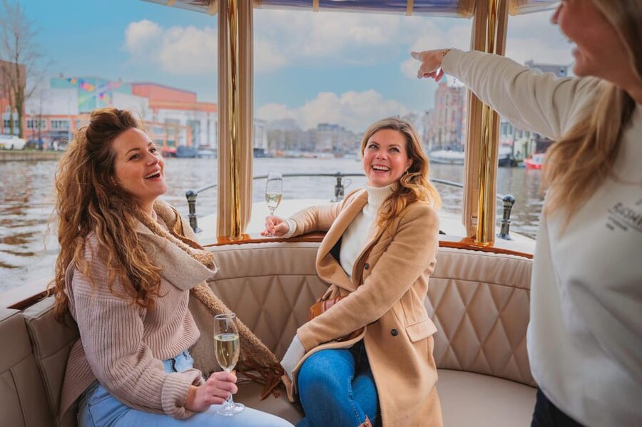 Amsterdam: Canal Cruise with Bubbles & Bites - Practical tips so your hour goes smoothly