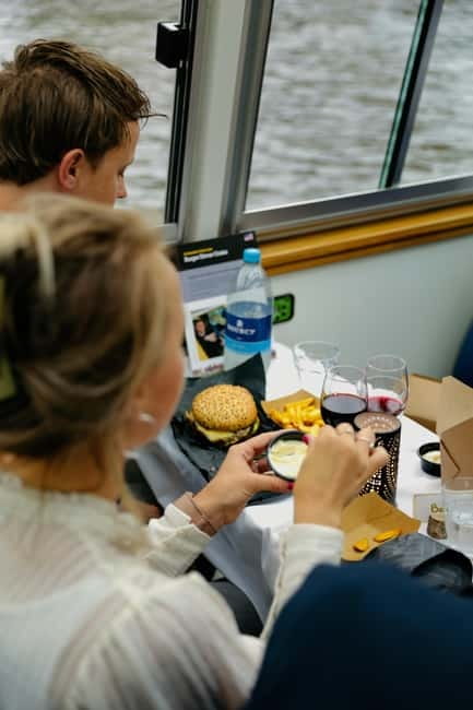 Amsterdam canal cruise with culinary burger or cheese & wine - What you eat on the Burger Dinner Cruise, plus how the fries arrive hot