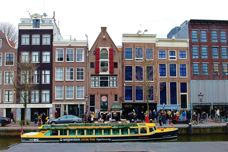 Amsterdam canal cruise with culinary burger or cheese & wine - Drinks and timing, so you don’t run out of energy or end up surprised