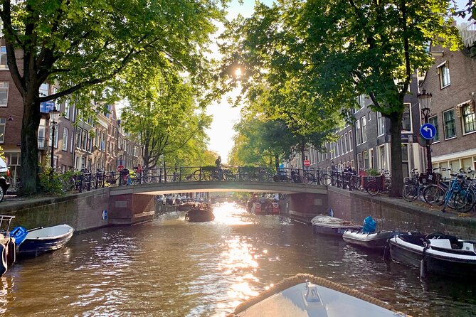Amsterdam Canal Cruise with German Guide and unlimited drinks - The route in plain language, from the old harbor to houseboats