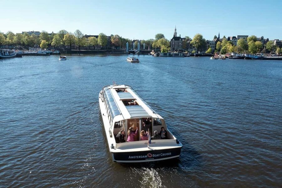 Amsterdam: Canal Cruise with Live Commentary & Audio Guide - Key things to know before you board