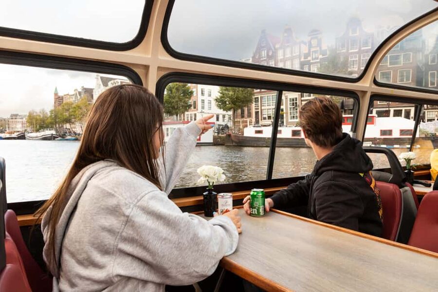 Amsterdam: Canal Cruise with Live Commentary & Audio Guide - Why the electric boat makes this cruise feel better