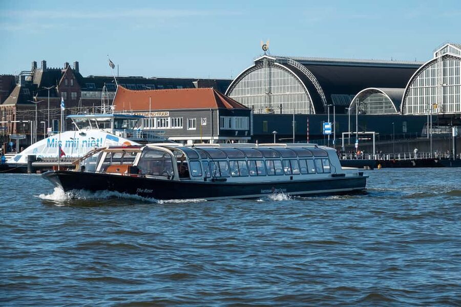 Amsterdam: Canal Cruise with Live Commentary & Audio Guide - The 75-minute route: IJ River, Prinsengracht, and the famous bridges